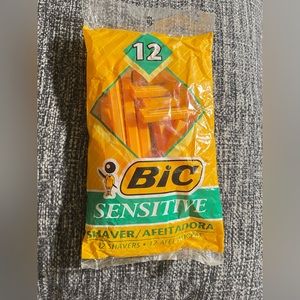 BIC Men's Disposable Razor, 12-Count, Single Blade for Comfortable Smooth Shave